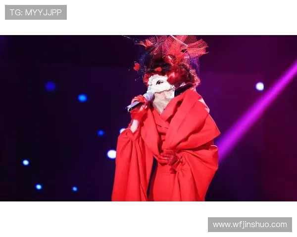 阿尔德韦雷尔德化身猫头鹰惊喜亮相蒙面歌手舞台震撼全场引爆话题